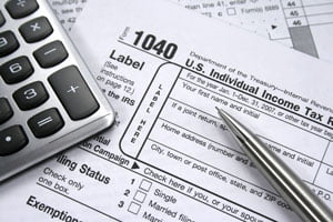 Forma 1040 del IRS con calculadora: así se declaran los ingresos en cash como self-employed